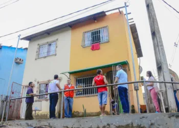 Prefeitura e moradores fazem mutirão para reparar os estragos causados pela chuva
