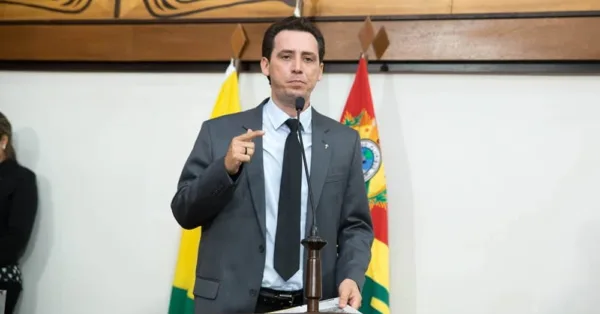 “Nossas estradas estão entregues às baratas”, diz deputado Jairo Carvalho