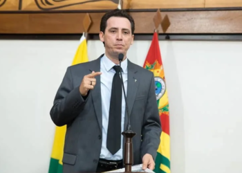 “Nossas estradas estão entregues às baratas”, diz deputado Jairo Carvalho
