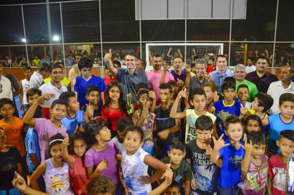 Marcus Alexandre e Jorge Viana inauguram quadra poliesportiva no Carandá