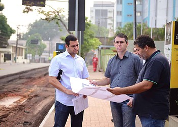 Prefeito Marcus Alexandre vistoria obra de adequação da Avenida Brasil