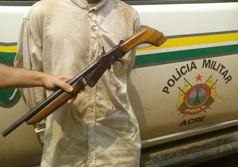 Polícia Militar apreende escopeta na BR-364