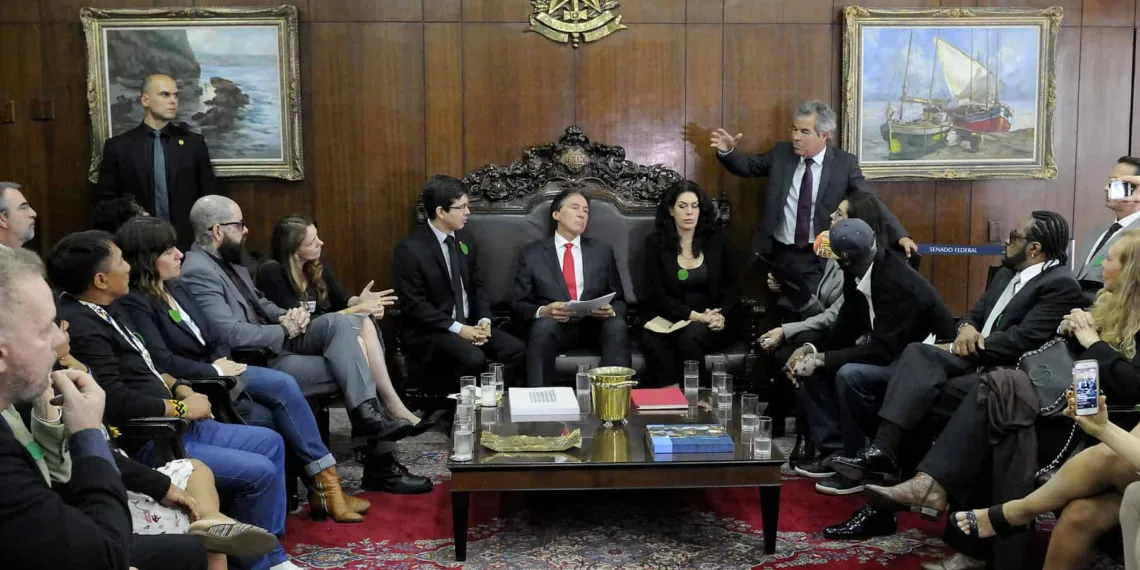 Jorge Viana participa de ato com artistas e parlamentares em defesa da Amazônia