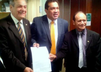 Moisés Diniz apresenta projeto de lei que suspende privatização da Eletroacre