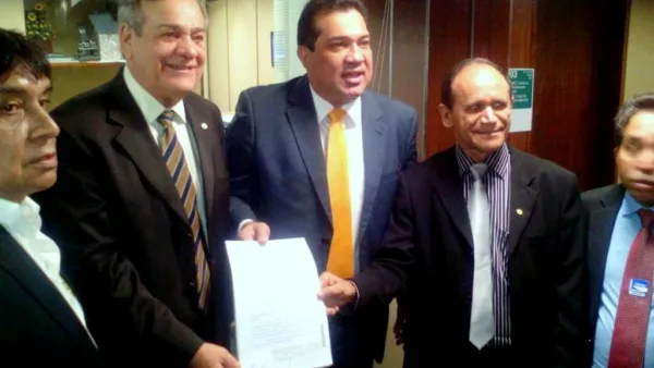 Moisés Diniz apresenta projeto de lei que suspende privatização da Eletroacre