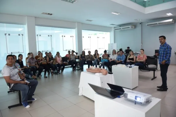 Núcleo de Educação Permanente capacita profissionais da saúde em emergências pediátricas