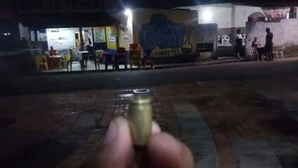 “Escapei da morte”, diz mulher que teve carro atingido em tiroteio no Tucumã 1 “Escapei da morte”, diz mulher que teve carro atingido em tiroteio no Tucumã