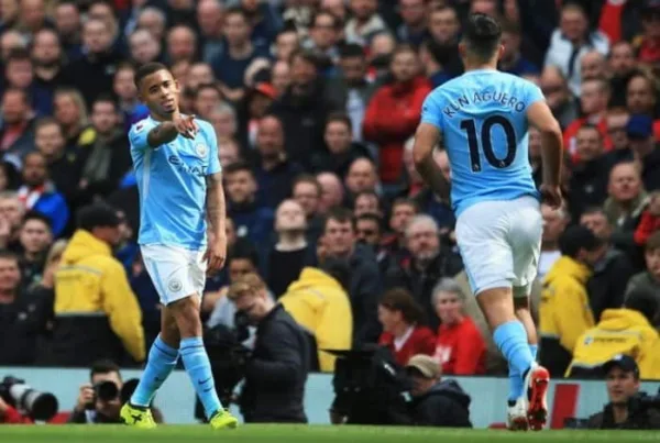Com 2 de Jesus, Manchester City goleia Liverpool em jogo com susto de Éderson