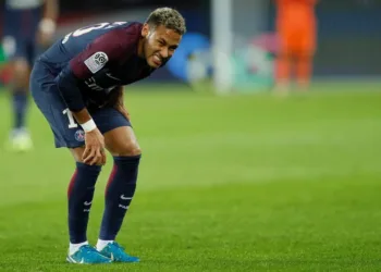 Neymar não é relacionado para jogo do PSG contra o Montpellier, diz jornal