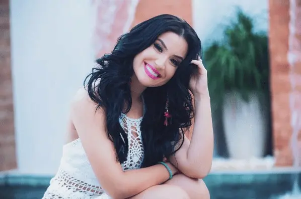 Sucesso na internet, blogueira Bianca Andrade se apresentou neste domingo em Rio Branco