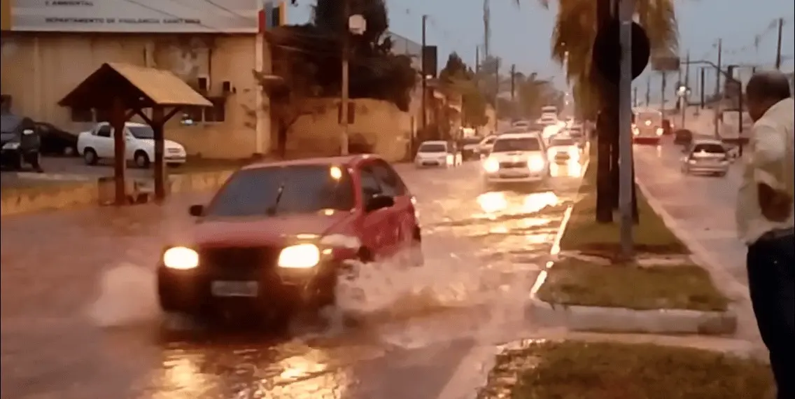 Chegada de frente fria pode causar temporais e bombeiros fazem alerta