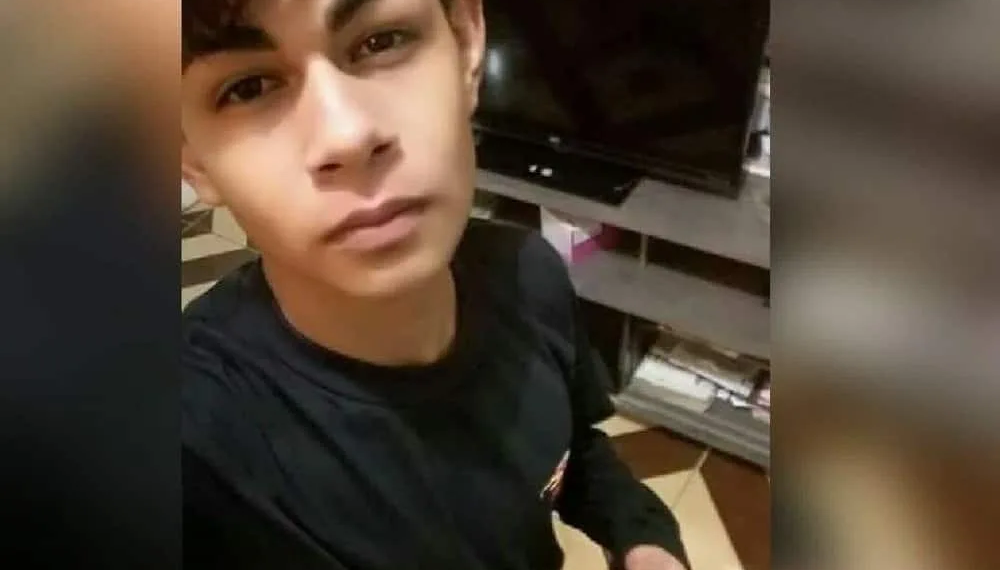 Jovem é morto a tiros por dupla em moto em bairro de Rio Branco