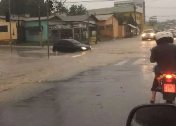 Novos estragos são registrados em Rio Branco durante chuva na tarde de terça-feira