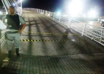 Adolescente de 13 anos morre e outro fica ferido após serem atingidos a tiros no Centro