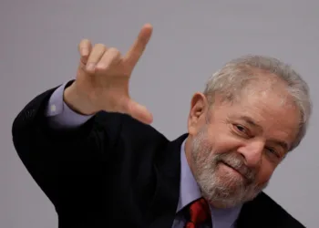 Lula diz que vai fazer referendo para revogar reformas de Temer se vencer nas eleições de 2018