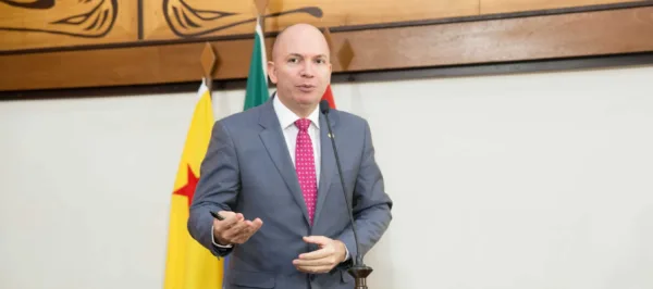 Deputado Gehlen Diniz denuncia destruição da BR-364 por carretas