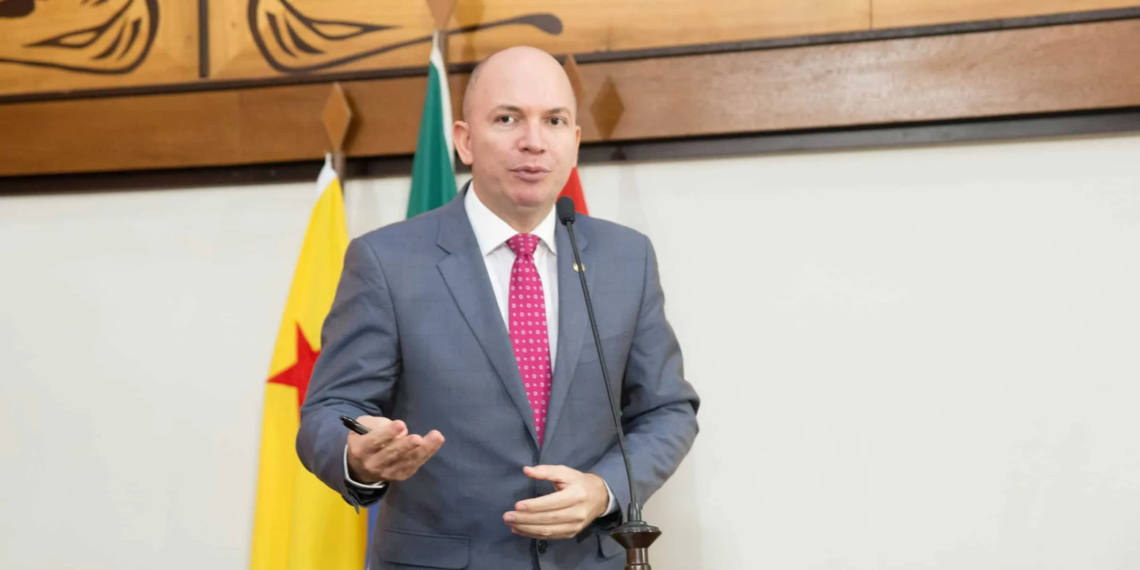 Deputado Gehlen Diniz denuncia destruição da BR-364 por carretas