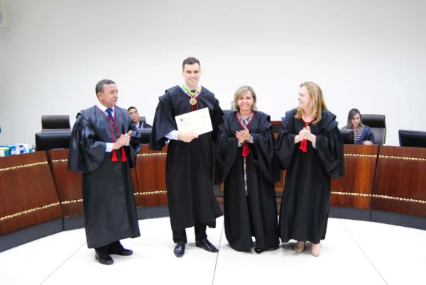 Juiz Guilherme Michelazzo recebe Medalha do Mérito da Justiça Eleitoral do Acre