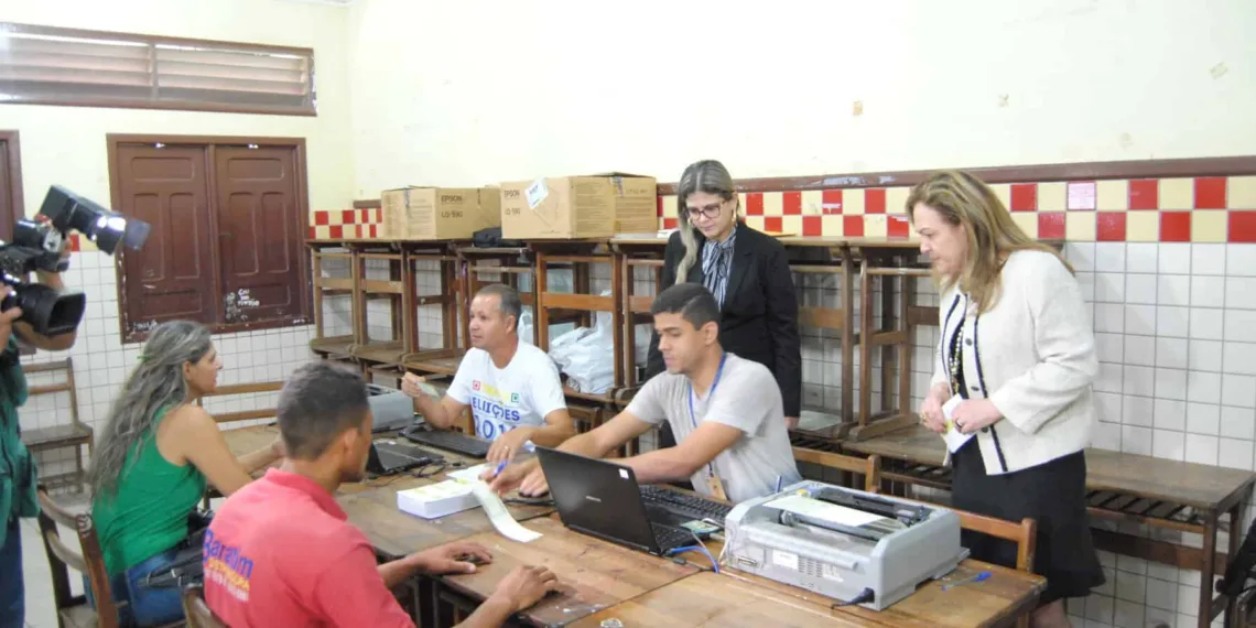 Neutel Maia recebe equipe do TRE para a troca de títulos eleitorais da 10ª Zona