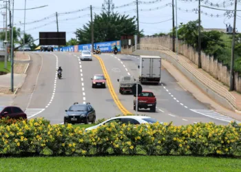 Paisagismo torna espaços públicos mais bonitos em Rio Branco