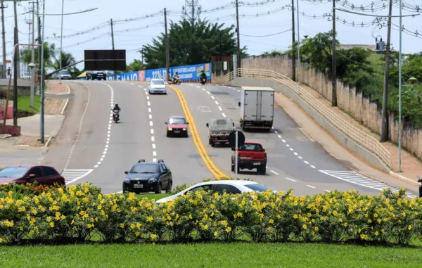 Paisagismo torna espaços públicos mais bonitos em Rio Branco