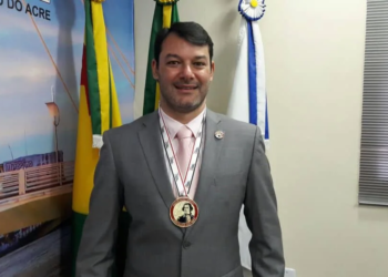 Roberto Duarte recebe “Medalha Alferes Tiradentes” como vereador mais atuante de 2017