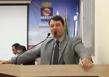 Vereador Roberto Duarte promete ficar 24 horas dentro do Pronto Socorro