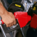 Preço médio da gasolina no Brasil atinge máxima pela 2ª semana seguida, diz ANP