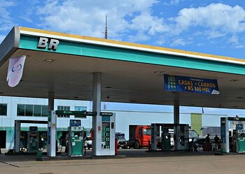 Petrobras anuncia novo corte em gasolina; preço cai 2,6% a partir de quarta-feira