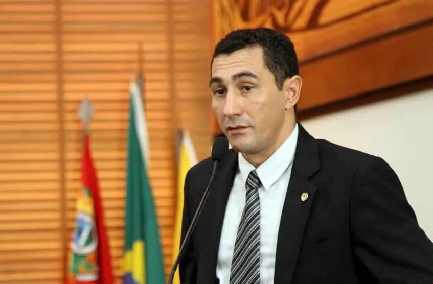 Deputado Jesus Sérgio apresenta PL que regulamenta espera nas filas dos bancos