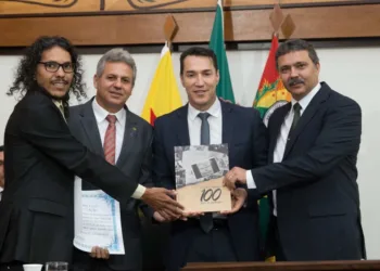 Presidente Ney Amorim e Mesa Diretora são homenageados por técnicos agrícolas