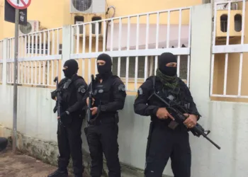 Bope e Polícia Civil fazem operação varredura no bairro Seis de Agosto