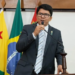 Deputados da base saem em defesa do prefeito e questionam demora no cumprimento dos mandados