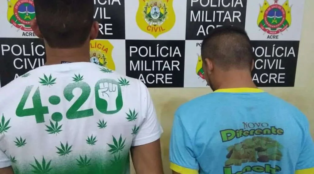 Após cerco, PM prende dupla e apreende drogas