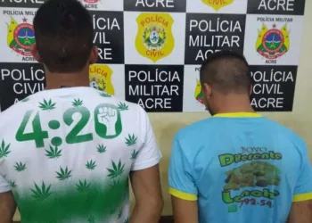 Após cerco, PM prende dupla e apreende drogas