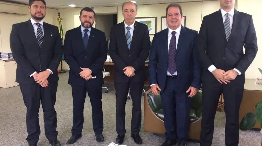 Em Brasília, Tião Viana confirma investimentos para segurança e busca melhorias na aviação