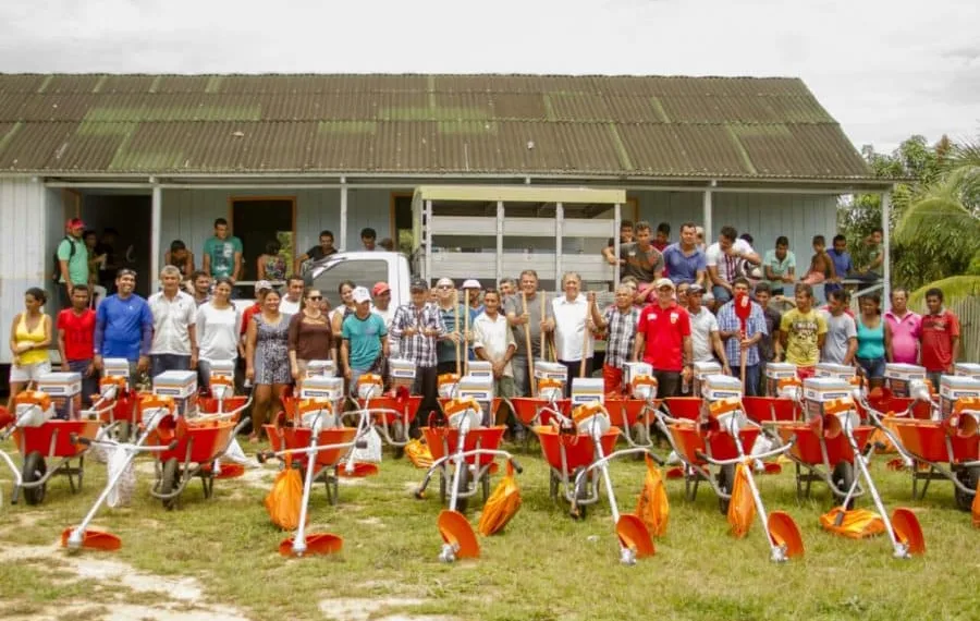 Governo entrega equipamentos a 30 famílias de produtores rurais de Mâncio Lima