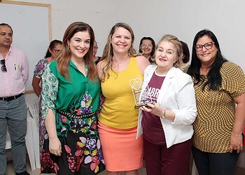 Nazareth Araújo prestigia homenagem à Mariazinha Leitão, referência na luta contra Alzheimer