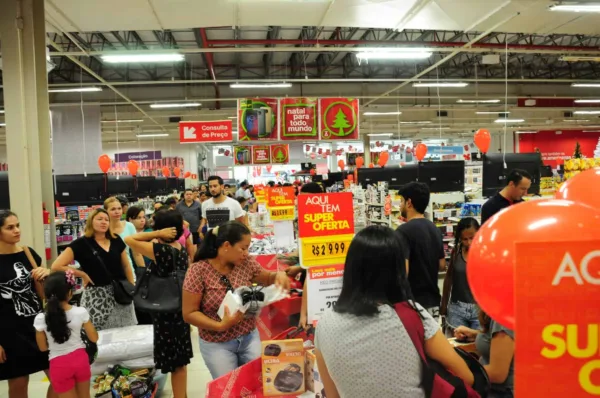 Consumidores acreanos chegam cedo para aproveitar promoções da Black Friday