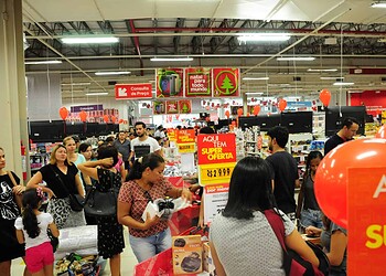 Consumidores acreanos chegam cedo para aproveitar promoções da Black Friday