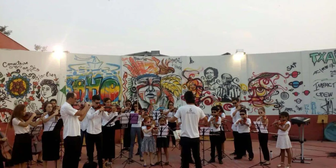 Exibição musical ocorre no anfiteatro da Ufac
