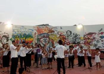 Exibição musical ocorre no anfiteatro da Ufac