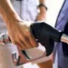 Petrobras aumenta gasolina em 2,3% e diesel, em 1,9%