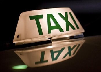 Taxistas oferecem descontos e fixam preços para rotas exclusivas