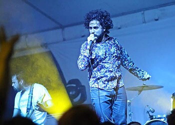 Vocalista do Los Porongas, Diogo Soares, fala sobre importância da arte diante de tantas crises e comentou mudanças ocorridas nos últimos 10 anos