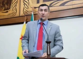 Deputado pede análise detalhada de anteprojeto que tenta impedir demissões de servidores do Pró-Saúde