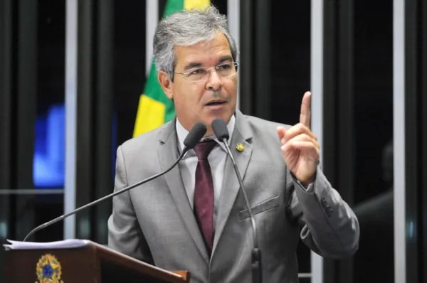 Jorge Viana alerta para consequência dos cortes nas áreas de ciência e tecnologia