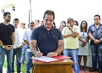 Tião Viana assina ordem de serviço para finalização das obras do Huerb