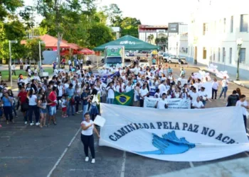 Escolas da rede pública participam da III Caminhada pela Paz
