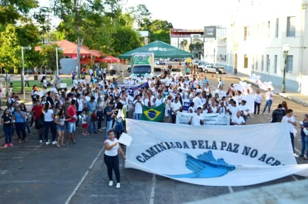 Escolas da rede pública participam da III Caminhada pela Paz